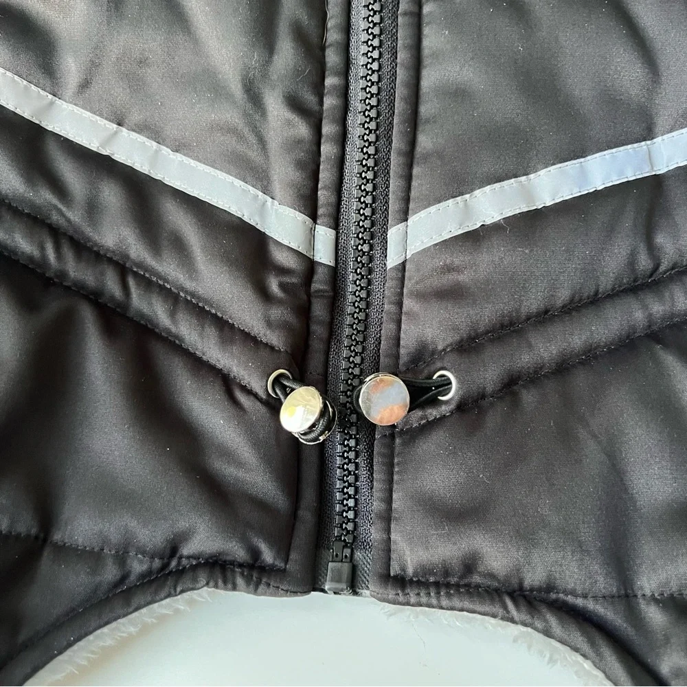 Black Dog Winter Jacket Built-in Harness & grey faux fur lining, Sz XL- like M/L